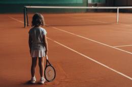 "Troppo vivace": cacciata dal minitennis