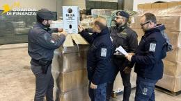 Maxi sequestro al porto: 24 tonnellate di gas refrigerante in contrabbando