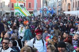 Carnevale da pienone sul liston