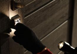 Le rubano 20mila euro 