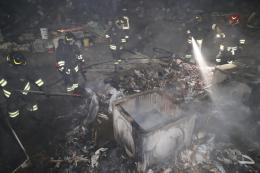 Si levano le fiamme, ci pensano i pompieri