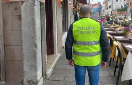 Venezia, controlli in un locale di Santa Croce: sequestrati gli alimenti 