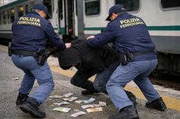 "Al ladro!", la turista fa scattare l'arresto in stazione