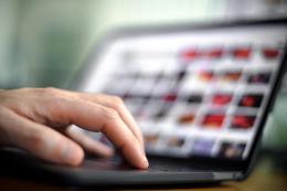 Pedofilia, arrestati un giornalista e un'insegnante di liceo