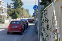 "Parcheggio selvaggio in viale Verona"