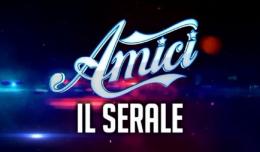 Amici 25 al via il serale: 17 concorrenti, tre squadre e la rivoluzione dei quattro giudici