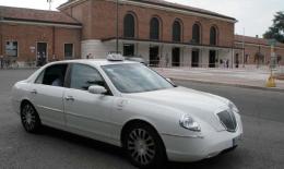 Area dei taxi rinnovata