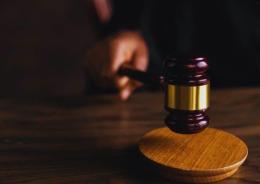 Avvocato sanzionato per sentenze false generate dall&rsquo;IA
