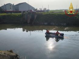 Non rientra  a casa: scatta l'allarme. Trovato all'alba morto nel canale 