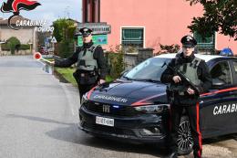 Carte false per regolarizzare stranieri, arrestato