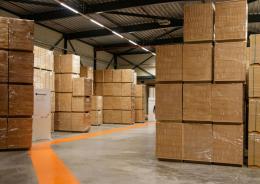 Pacchi sigillati, affari a peso
