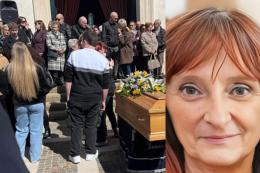 Chiesa piena per l'addio a Mara