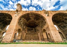 Arriva la musica tra la storia
