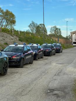 Occupano la casa e fanno i dispetti ai vicini: &egrave; caos
