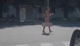 Nudo con i tacchi in stazione: attimi di sconcerto, poi arriva l'ambulanza