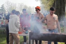 Pasquetta rovente, tra grigliate e sole