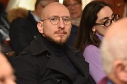 Campagna elettorale su Tinder e Pornhub, il caso a Chieti
