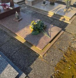 Vasi e grondaie, un'altra razz&igrave;a in cimitero