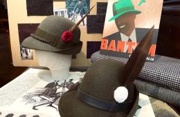 Cappello alpino ai volontari, scoppia la polemica
