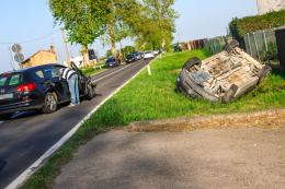 Pauroso incidente, auto ribaltata nella scarpata