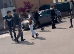 I maranza aprono il fuoco alla fermata: identificati