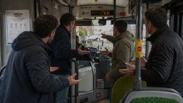 Rissa nell'autobus, conducente minacciato 