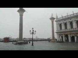 Venezia affonda, sotto acqua è codice rosso oggi.