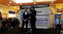 Bagno di folla per Anna Tatangelo