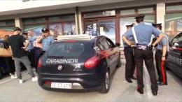Rapina alla sala slot, il sopralluogo dei carabinieri dopo l’assalto
