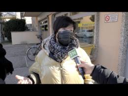 "Chi ci lavora se la prende un po' troppo comoda e dovrebbero esserci più sportelli aperti"