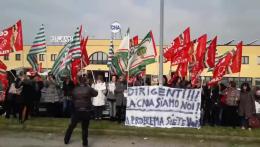 I lavoratori della Cna in sciopero contro i licenziamenti 
