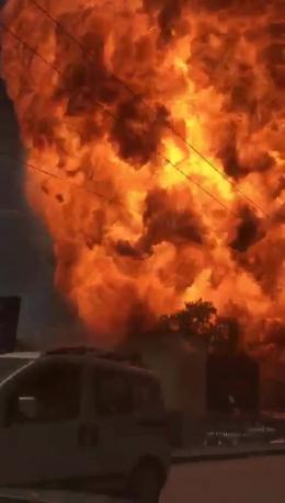 Inferno in autostrada: incidente e maxi esplosione, crolla il viadotto