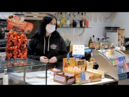 Ecco la barista che ha deciso di aprire, rischiando la sanzione