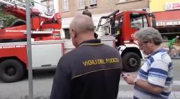 Rami pericolanti sulle panche: i pompieri chiudono il parco