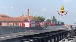 A14, riaperta una carreggiata, ma la situazione resta critica
