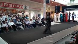 Le miss sfilano alla Fattoria