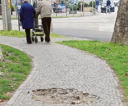 E il porfido va in mille pezzi