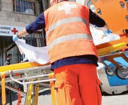 Schiacciato dalla lastra, è stazionario