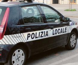 Frati fuori strada, il Doblò si ribalta