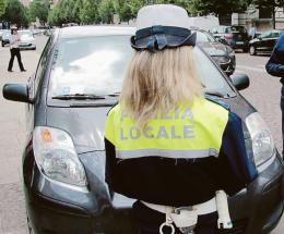 Sosta vietata: decine di auto rimosse dai vigili