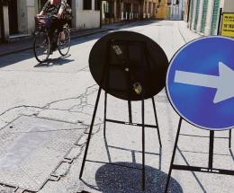 Cratere nel bel mezzo della strada