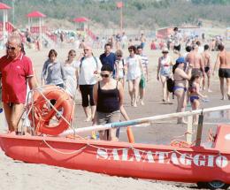 Sulle spiagge è già piena estate