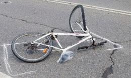 Travolto da un furgone: muore ciclista 74enne