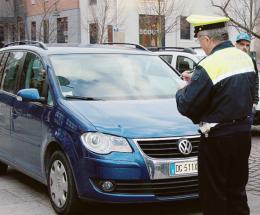 Bufera sulle multe col telefonino