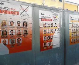 Strappati i manifesti elettorali