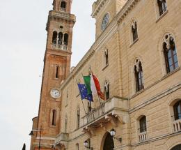 Pd, “sì” alla fusione... con calma