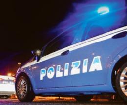 Attraversano fuori dalle strisce, li sgrida: picchiato e derubato