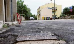 Parte l'asfaltatura in via Boscolo, caos traffico