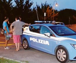 Urla e botte davanti al parco