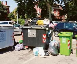 Piazza Mario diventa una discarica